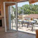 Athena's For Families, 50m From The Beach! Daire